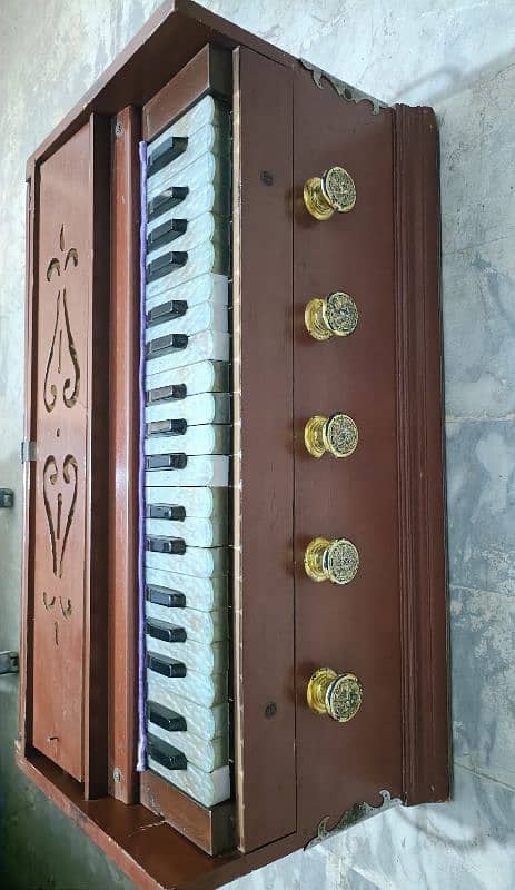 Antique Harmonium 6