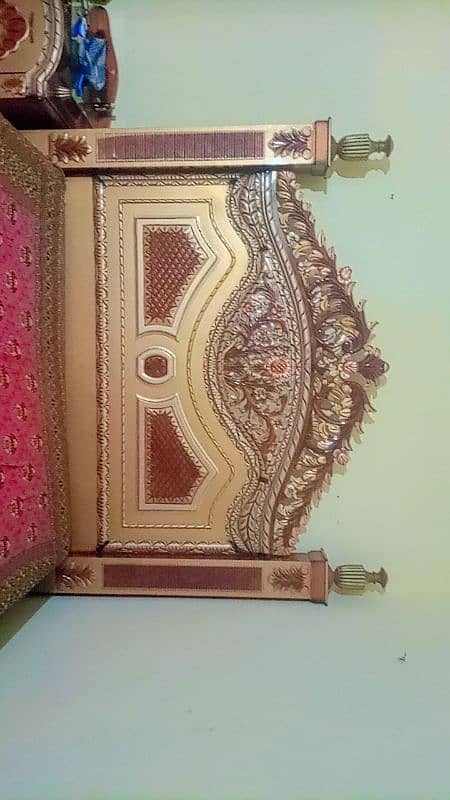 king bed available for sale 0