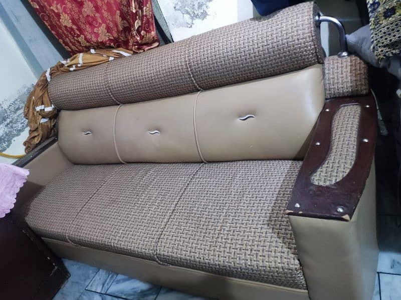 sofa set with New table  sofa urgent sell use NAHI hwa . 1