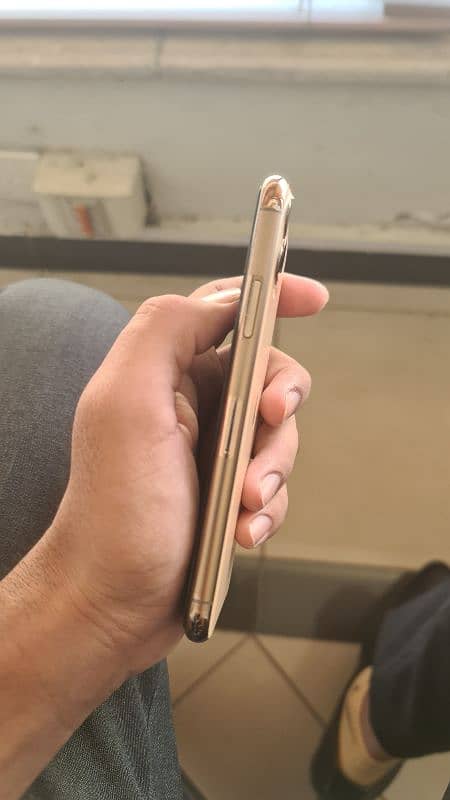 iPhone 11 Pro 256gb (Gold colour) 1