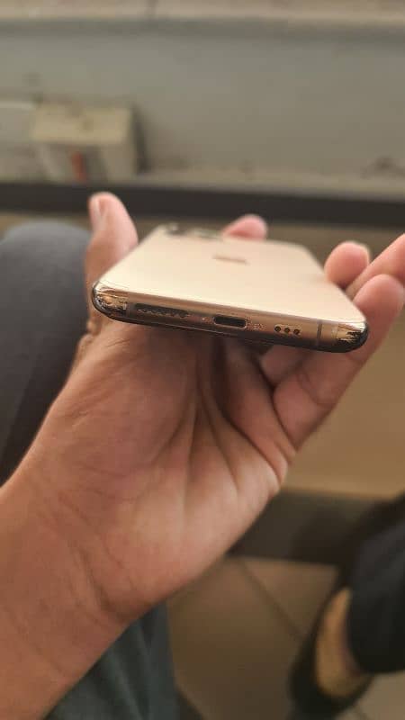 iPhone 11 Pro 256gb (Gold colour) 2