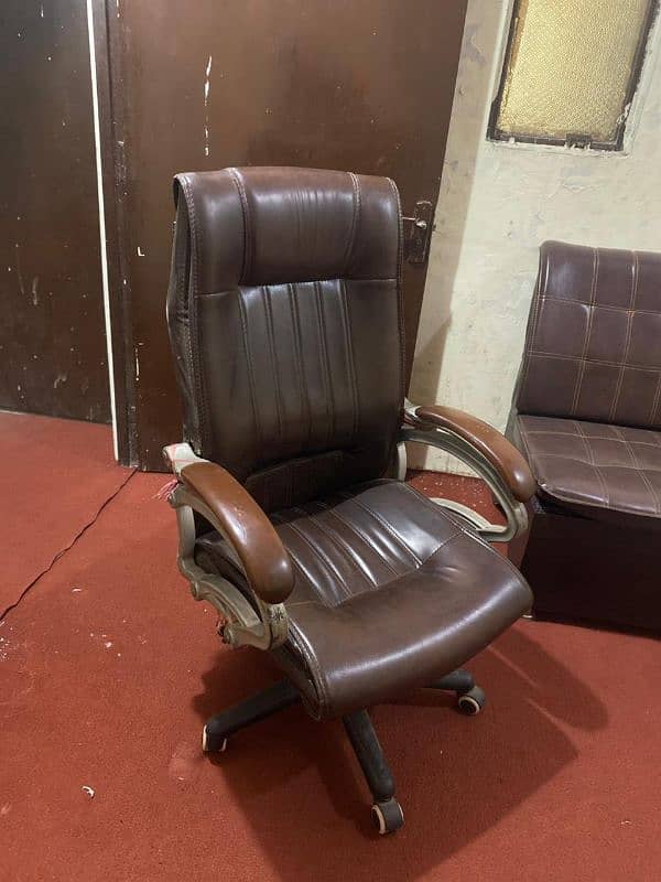 Office chair for sale in Reasonable Price 1