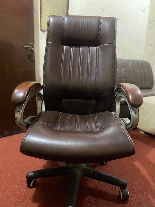 Office chair for sale in Reasonable Price 3