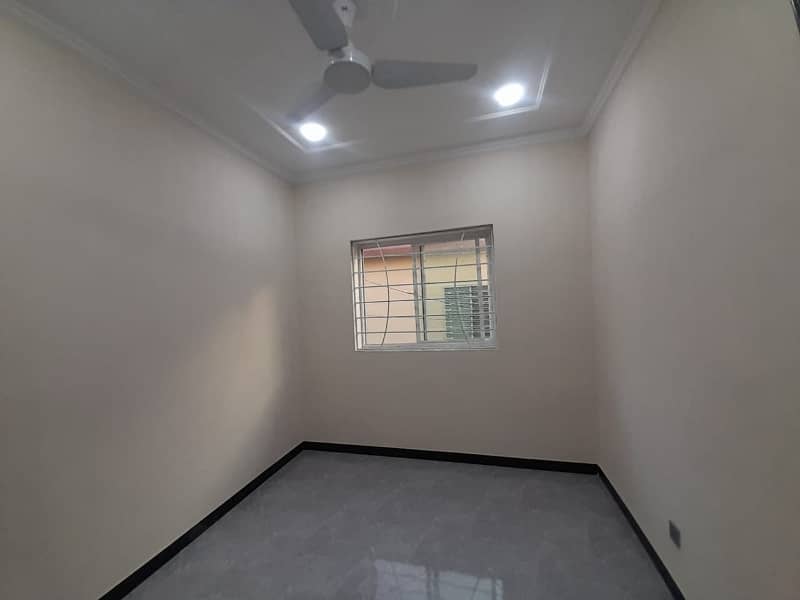 Ideal 5 Marla Double House Available In Kainat Society 32