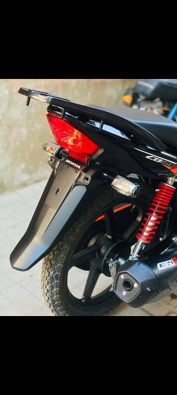 Honda cb 150f in good condition 4