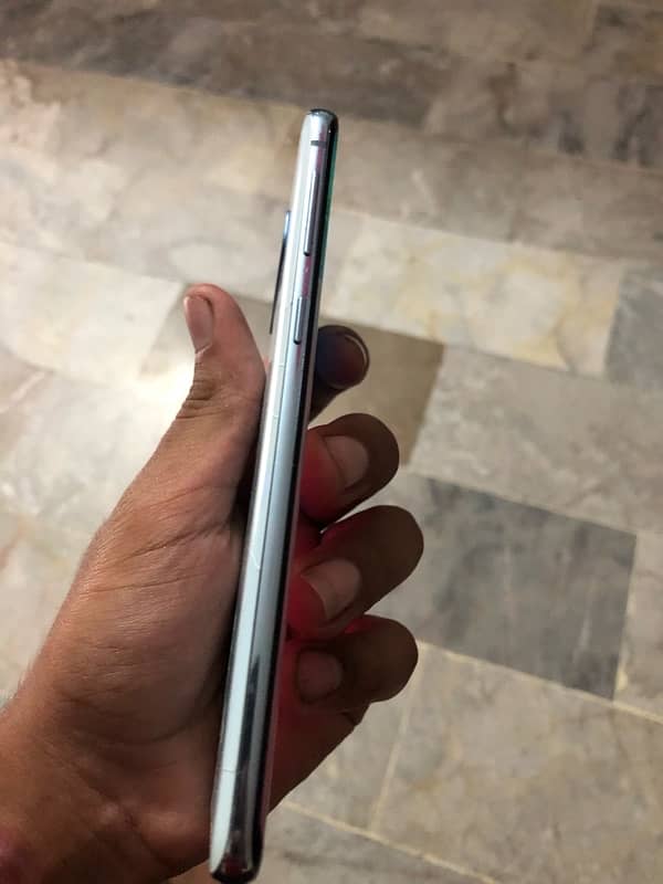 Samsung s10 non pta 128 jb back crack ha panel ma shade ha baki all ok 4