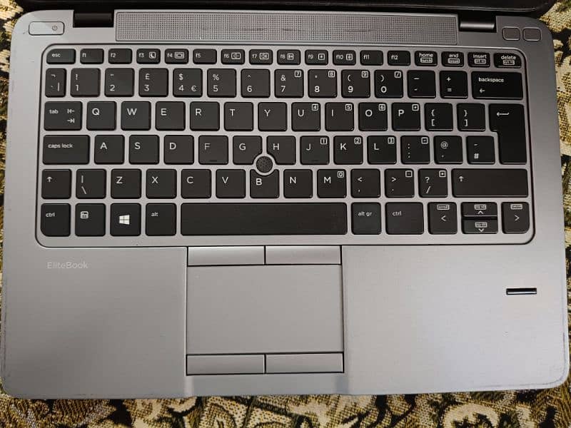 HP EliteBook 3