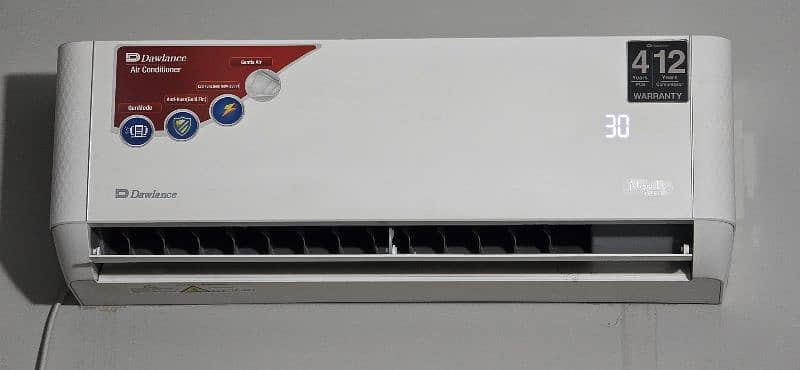 New 1 Ton Dawlance Inverter AC for sale at Throwing Price demanding AC 3