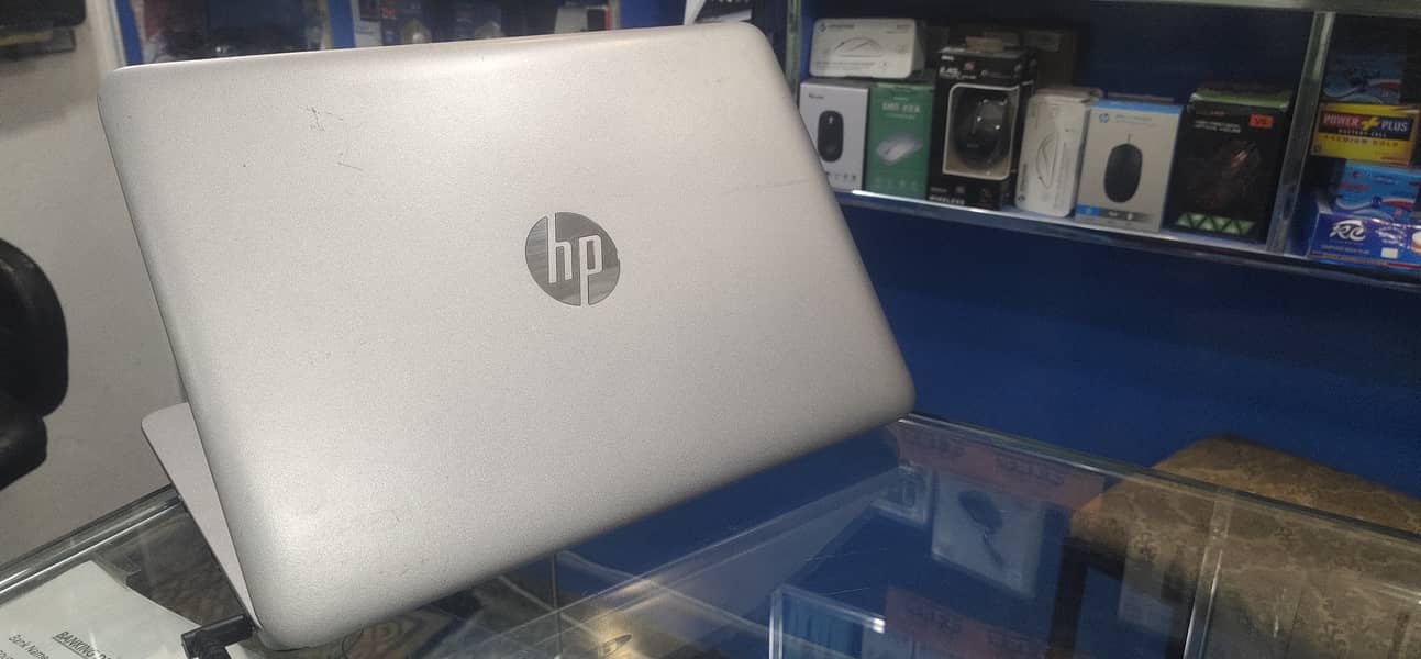 **HP ELITEBOOK 820 G3** ‍ 1