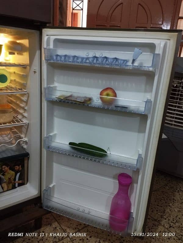 urgent for sale Hair full size Refrigerator 5