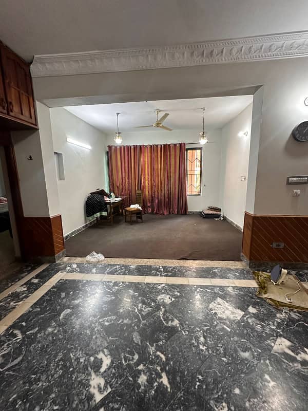 Portion for rent location extension 3bed TV lounge darwing room 3bath kitchen Pani 24 hour's bijli gas miter seprat gizer seprat car parking available 4