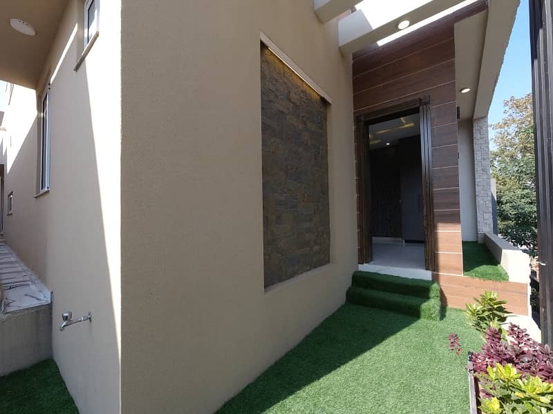 ONE KANAL USED HOUSE FULLY RENOVATED FOR SALE IN PRIME LOCATION OF BAHRIA TOWN 4