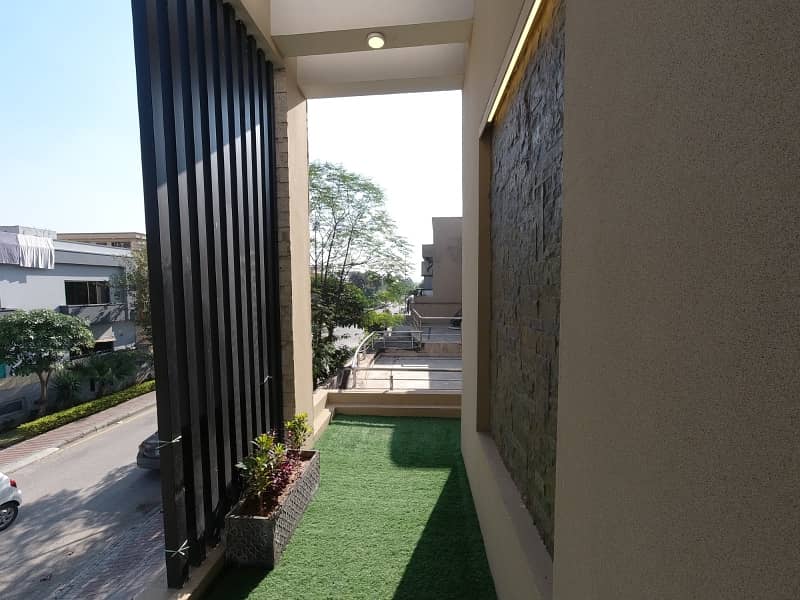 ONE KANAL USED HOUSE FULLY RENOVATED FOR SALE IN PRIME LOCATION OF BAHRIA TOWN 5