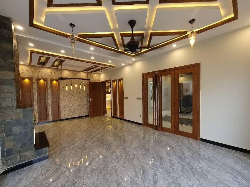 ONE KANAL USED HOUSE FULLY RENOVATED FOR SALE IN PRIME LOCATION OF BAHRIA TOWN 37