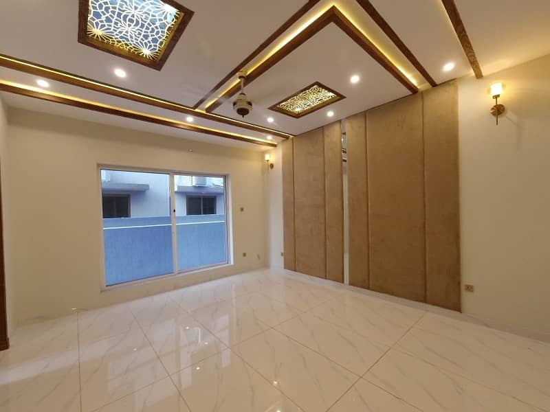 ONE KANAL USED HOUSE FULLY RENOVATED FOR SALE IN PRIME LOCATION OF BAHRIA TOWN 41