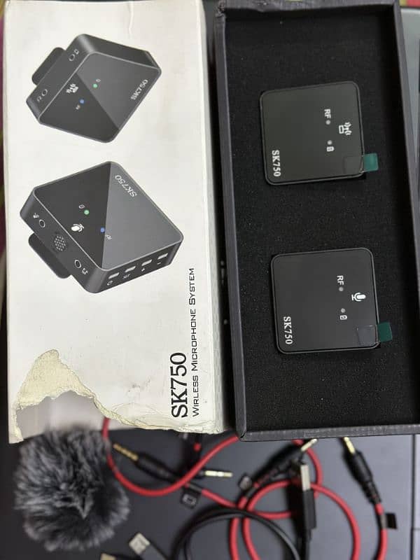 SK750 Wireless Lavalier Microphone Transmitter Receiver 1