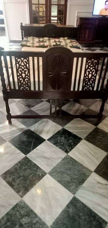 sagwan teak wood dewan palang solid single bed. 0