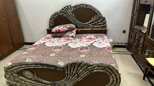 Wooden Bed Iron Press Cloth Table