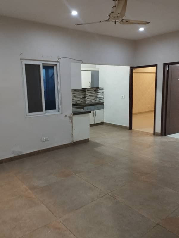 Apartment for rent with lift carparking 10