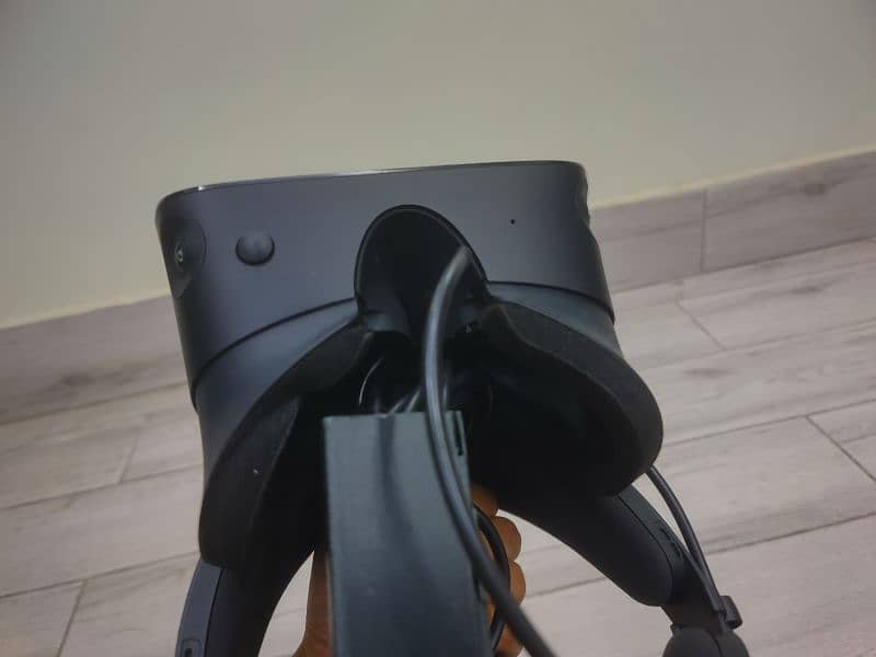 Oculus rift S (pc powered vr headset) 8