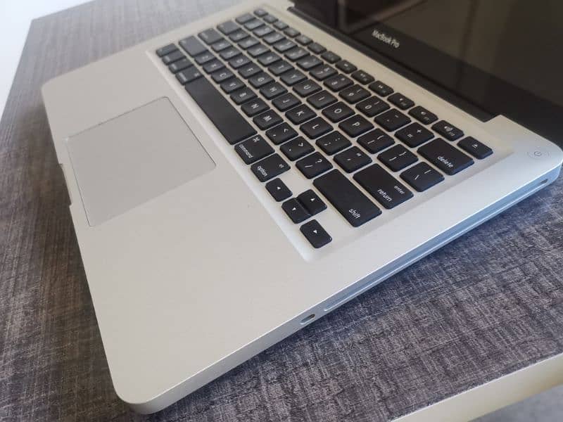 Apple MacBook Pro - 13 inch Mid 2012 7