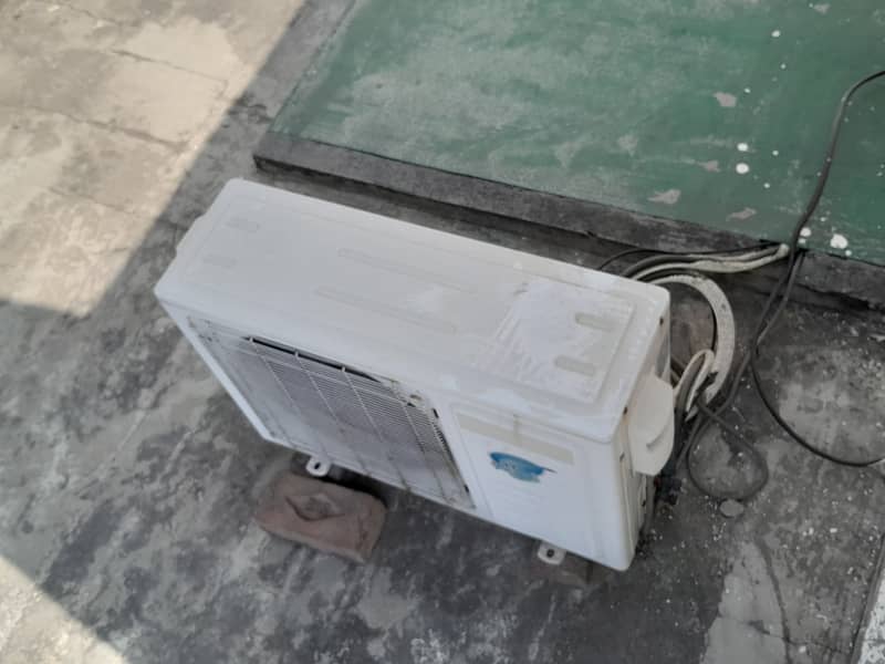 04 DC Inverter AC for Sale جہاں ھے جیسے ھے کی بنیاد پر 2