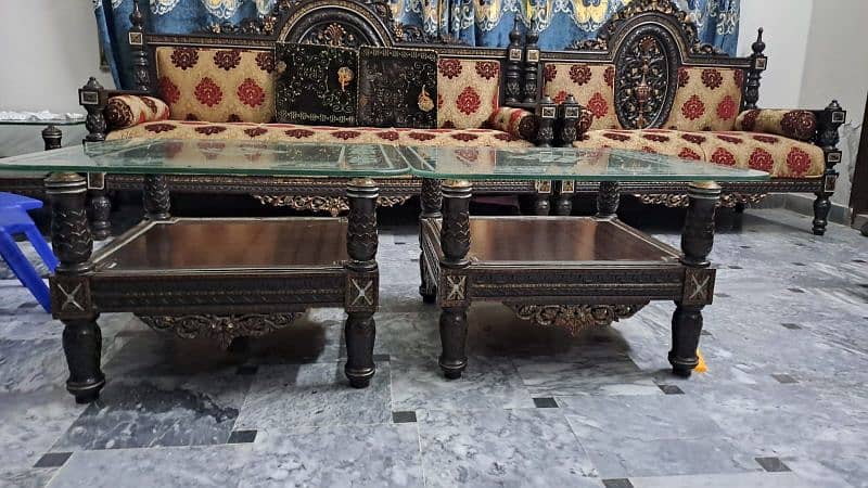 center table in 10/10 condition with no damage 2