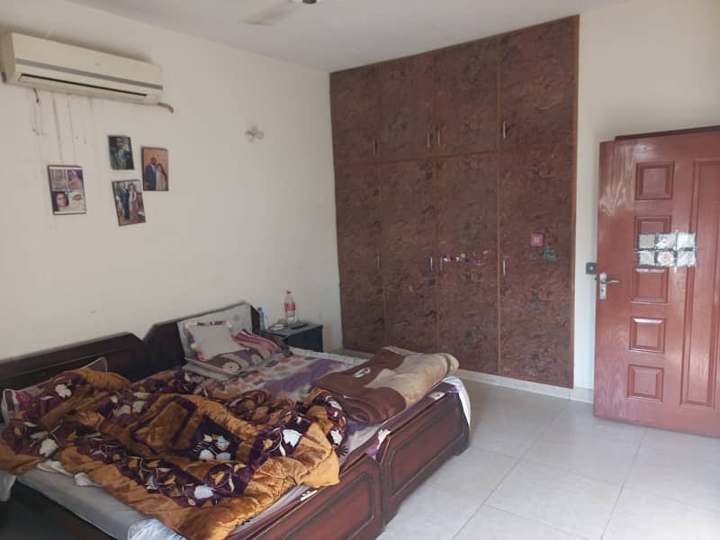 10 marla facing park owner build house for sale at investor price 1