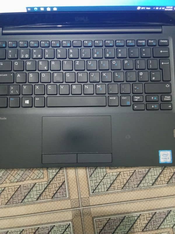 dell laptop h bilkul new core i5 6th generation 8 gb ram 256 SSD 3