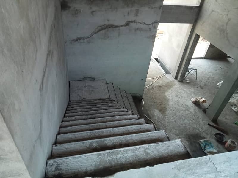 1 KANAL CORNER BASEMENT GREY STRUCTURE HOUSE FOR SALE IN DHA PHASE 7 3