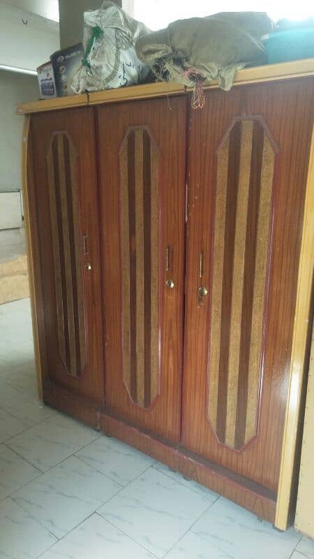 2 Pcs divider/showcase, 3 Pcs Cabinets for Sale 1