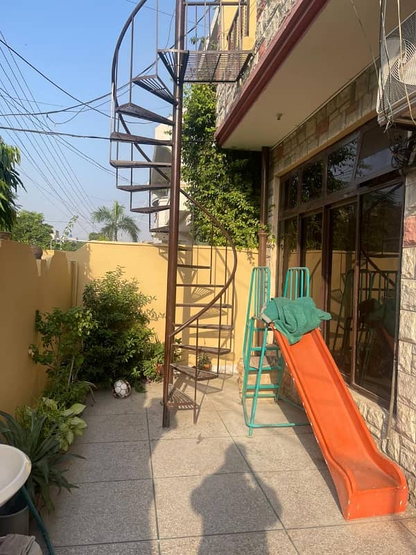 10 marla upper portion is for rent in wapda town phase 1 D3 block. 8