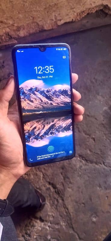 vivi s1 condition 10\9 4GB Ram 128GB Rom box with original charger 2