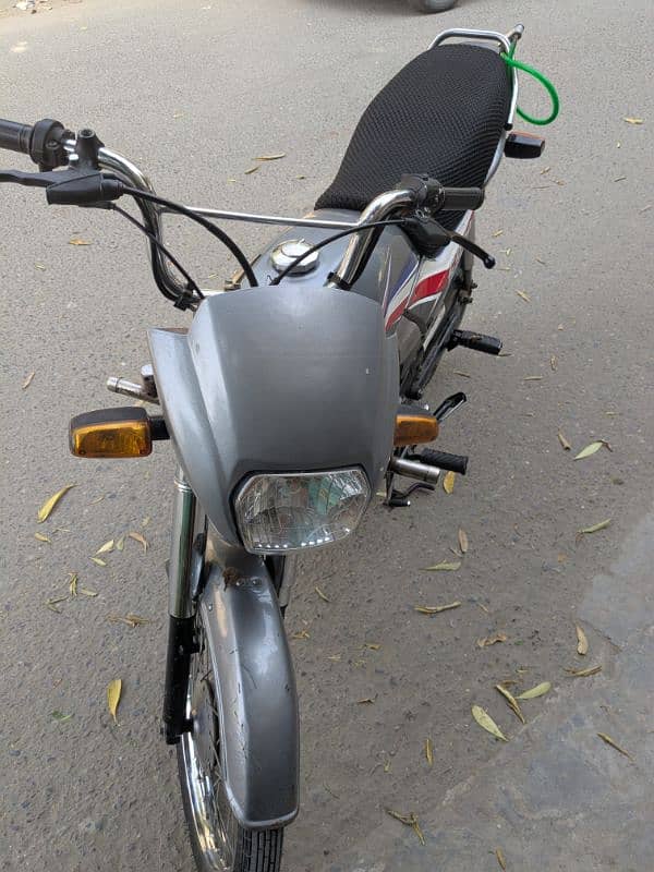 Honda cd dream 70 cc silver color neat clean no accident. 4