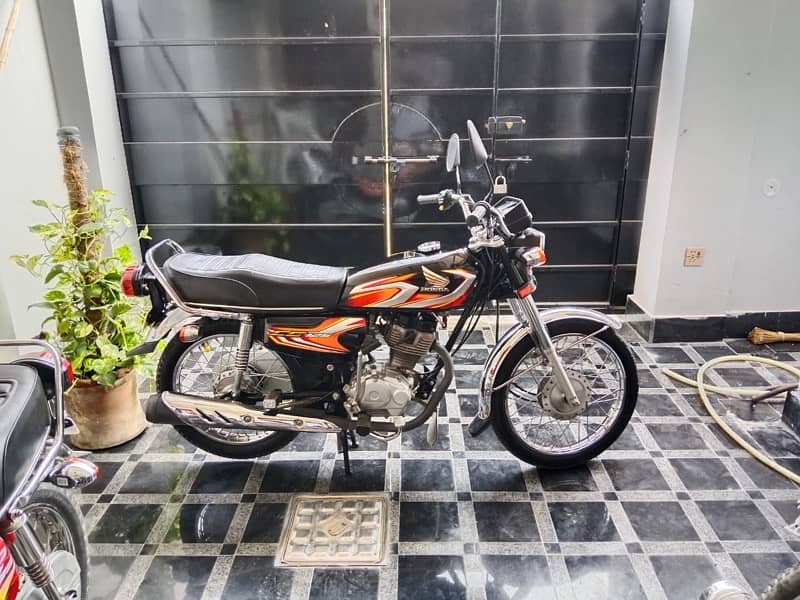 HONDA CG 125 2022 JULY 1ST OWNER ALL PUNJAB REGISTER 7