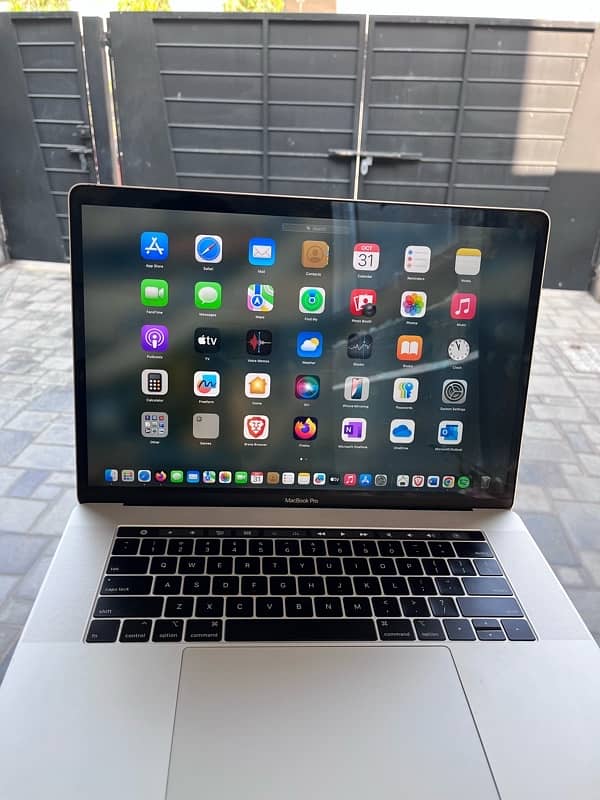 Macbook Pro 2019 touchbar Core i9  16/512 0