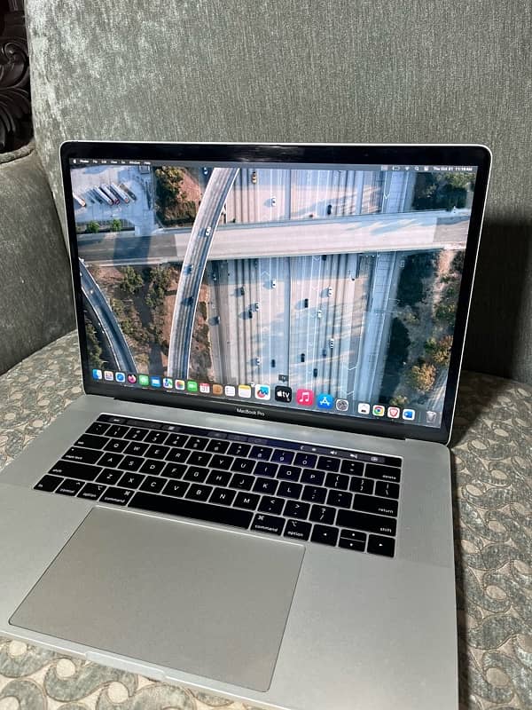 Macbook Pro 2019 touchbar Core i9  16/512 1