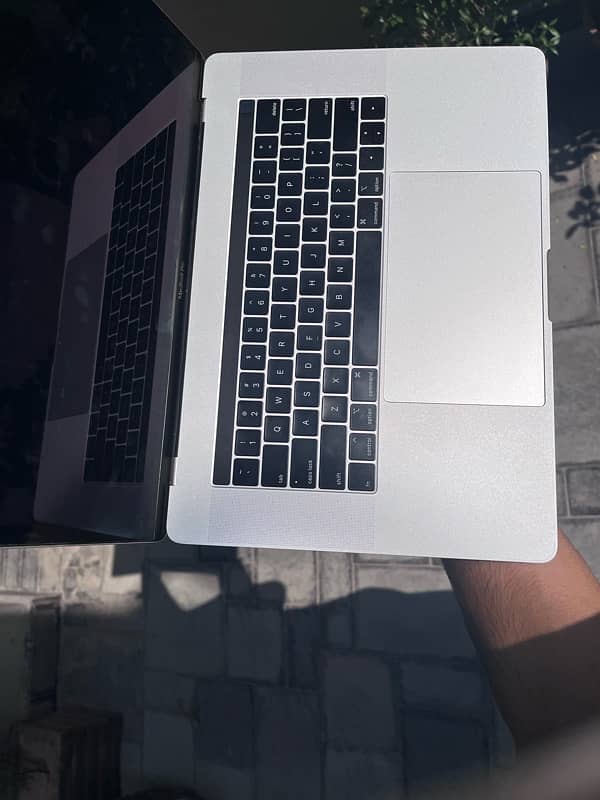 Macbook Pro 2019 touchbar Core i9  16/512 3