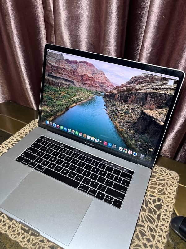 Macbook Pro 2019 touchbar Core i9  16/512 5