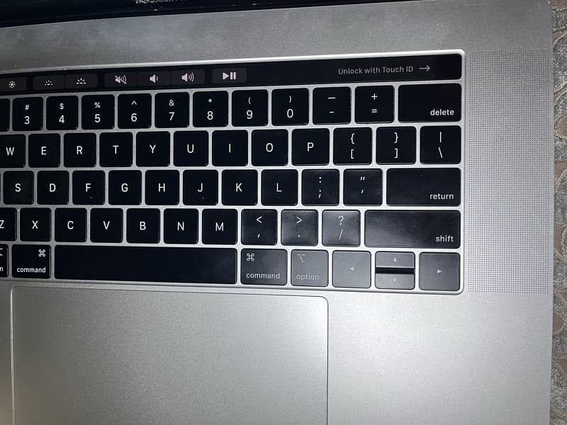 Macbook Pro 2019 touchbar Core i9  16/512 6