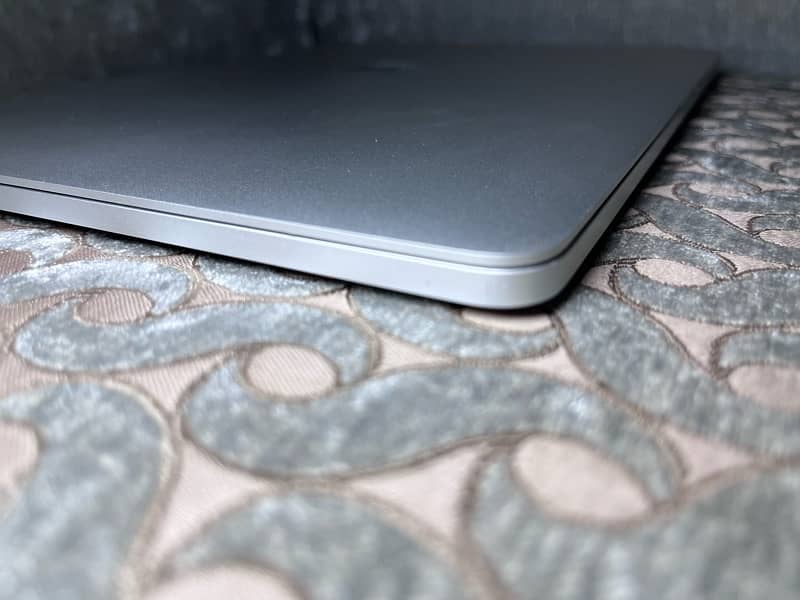 Macbook Pro 2019 touchbar Core i9  16/512 8