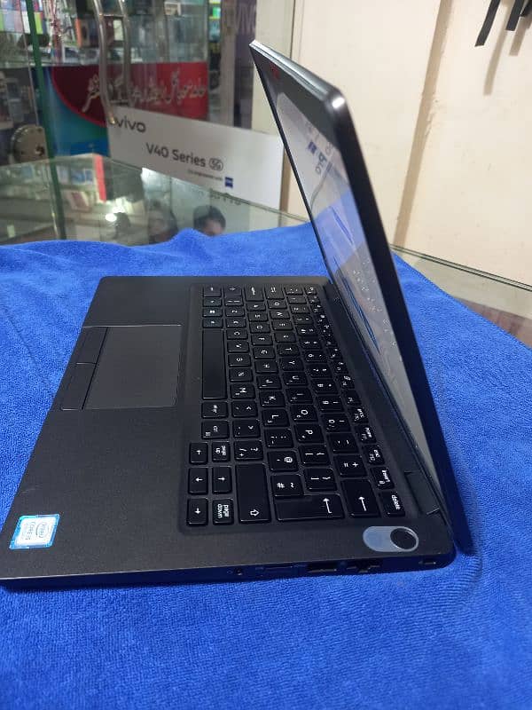 Dell Latitude 5300 1