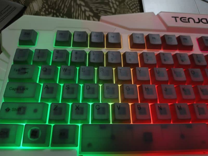 Tenja BE-300 RGB Gaming Keyboard Brand New 4