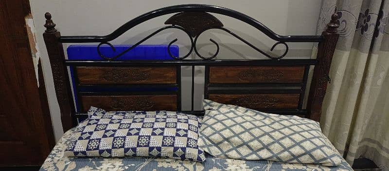 iron bed used but like new condition 10out of 10 1