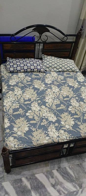 iron bed used but like new condition 10out of 10 2