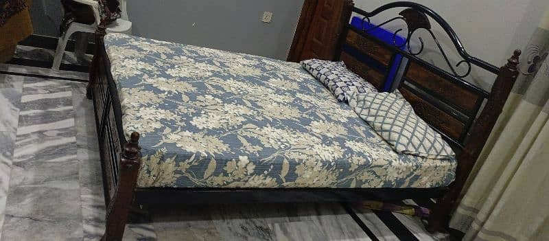 iron bed used but like new condition 10out of 10 3