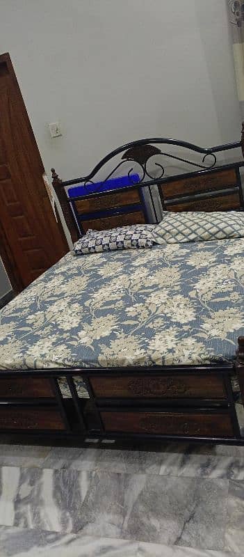 iron bed used but like new condition 10out of 10 5