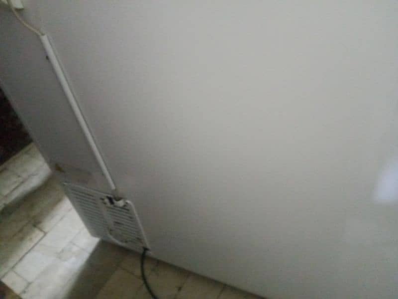 haier deep freezer in good condition 4