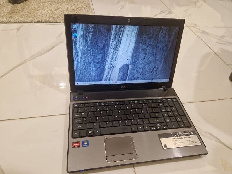 Acer Aspire 5551, dual core 2.1 Ghz AMD Athlon 2 processor, 128 GB SSD 1