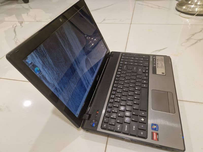 Acer Aspire 5551, dual core 2.1 Ghz AMD Athlon 2 processor, 128 GB SSD 18